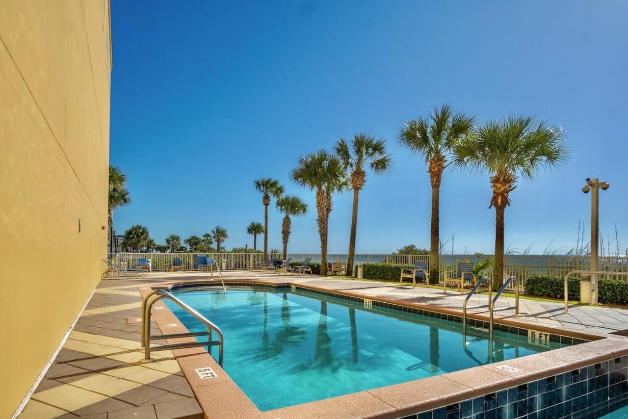 Beachfront Stunning View 100 Ft Long Swimming Pool