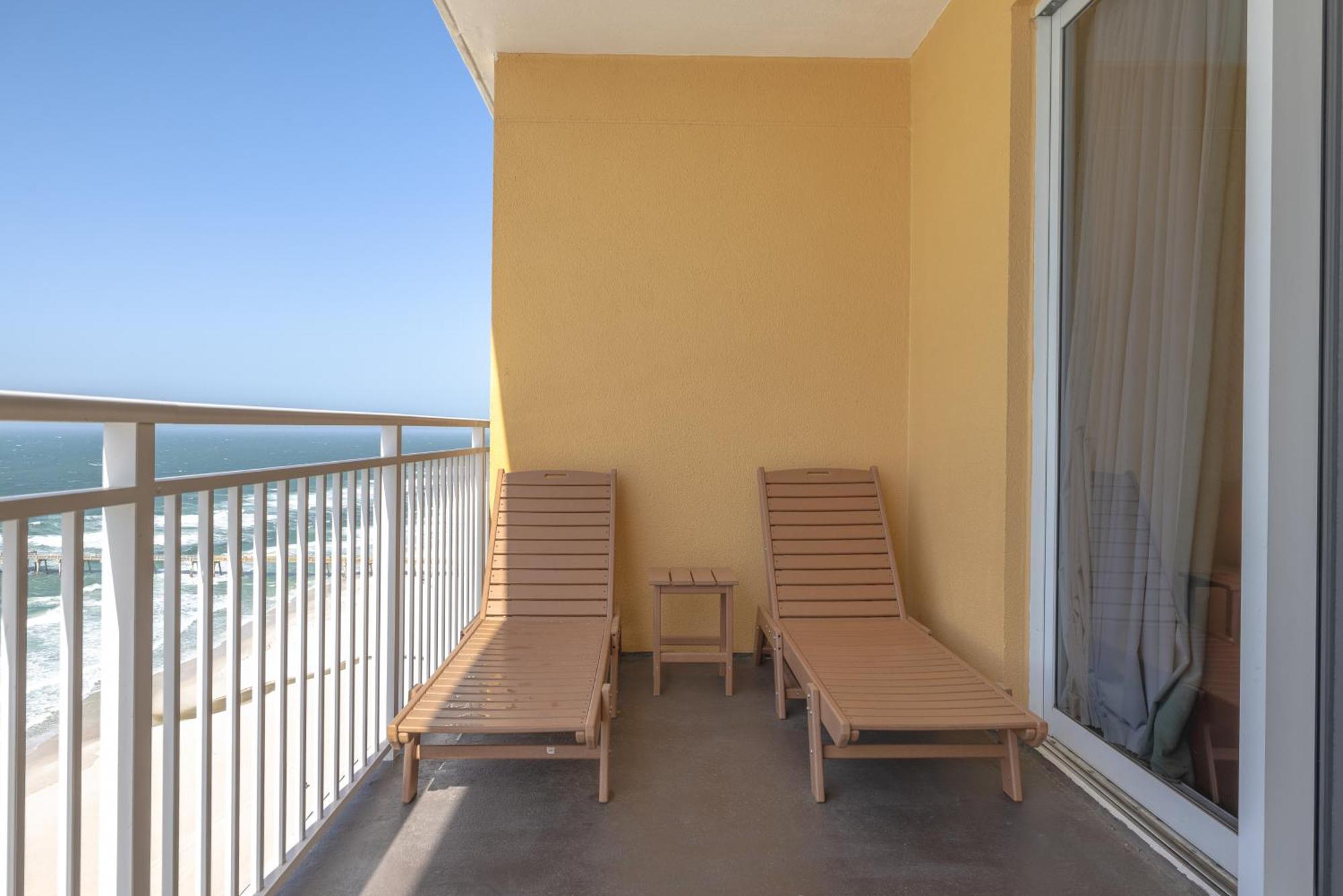 Beachfront Stunning View 100 Ft Long Swimming Pool Apartment *