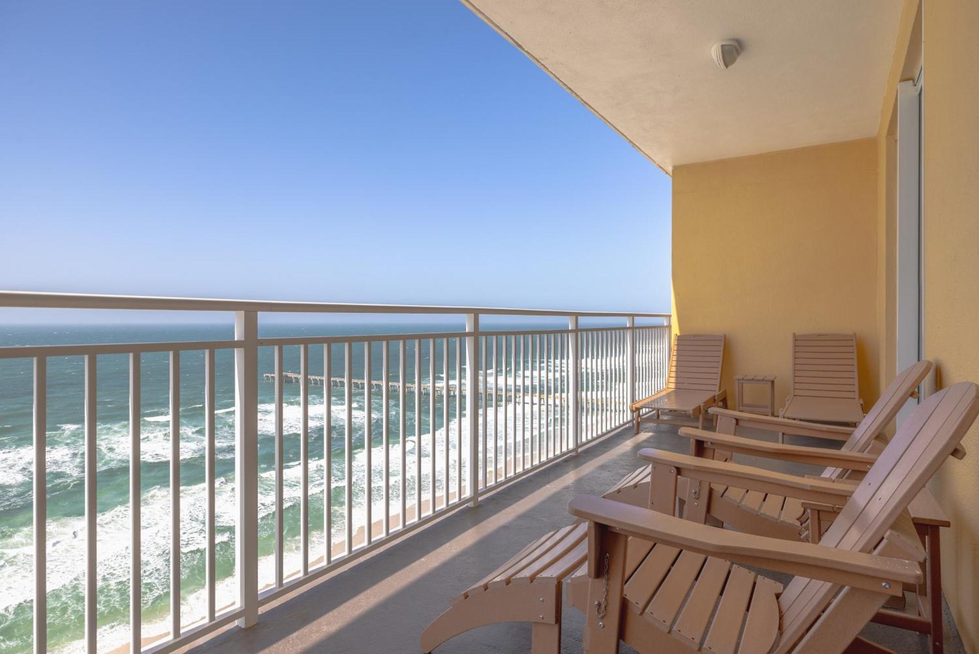 Beachfront Stunning View 100 Ft Long Swimming Pool Apartment *